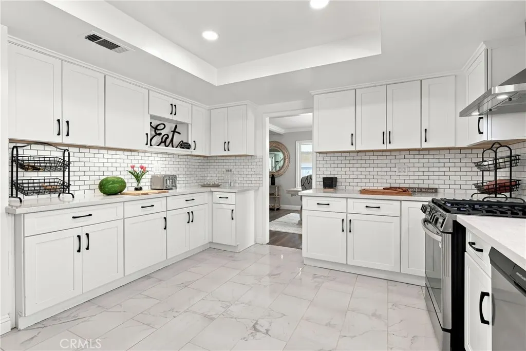 573 N Jalapa