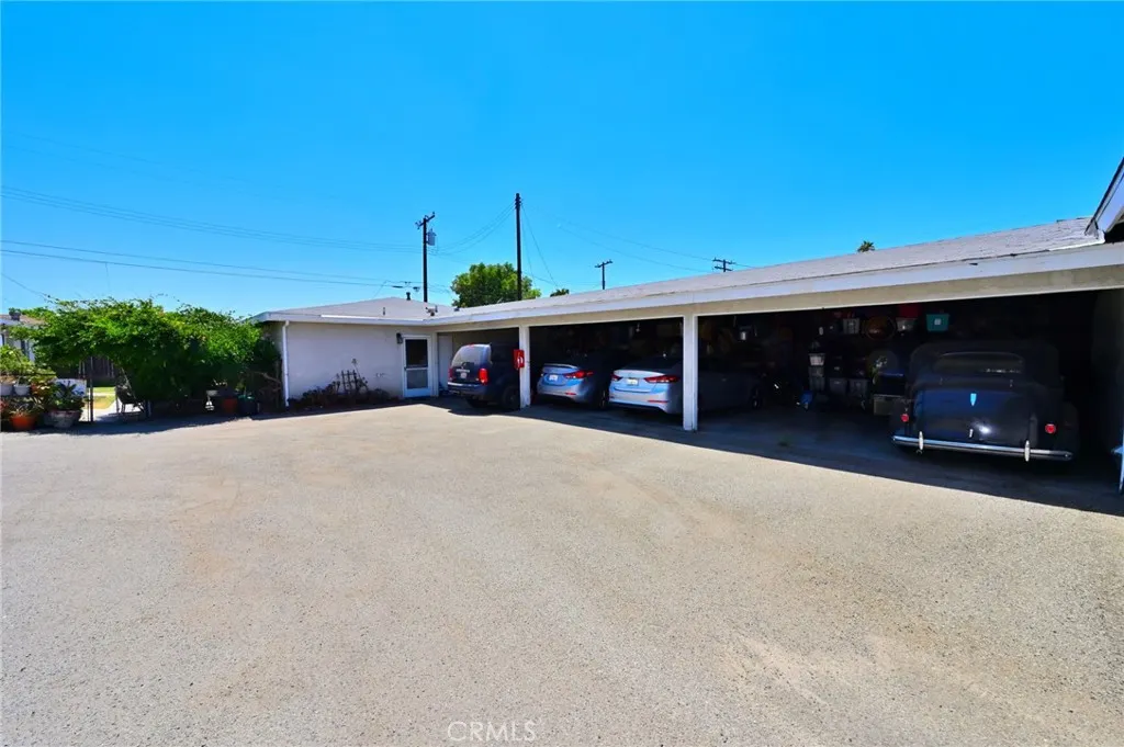 21306 E Arrow