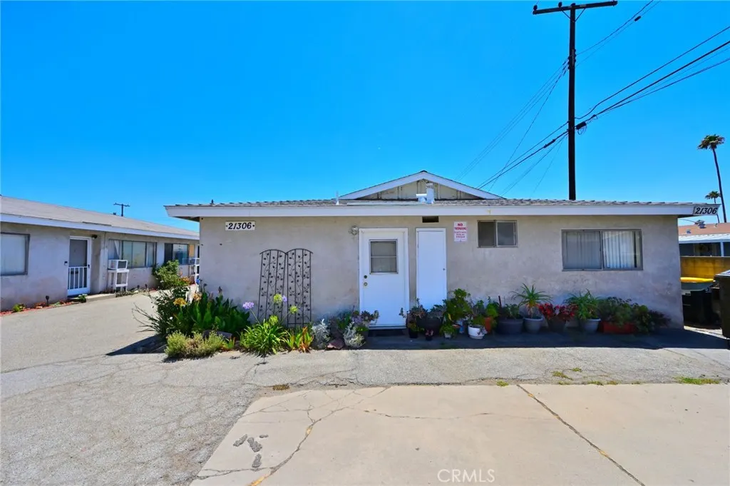 21306 E Arrow