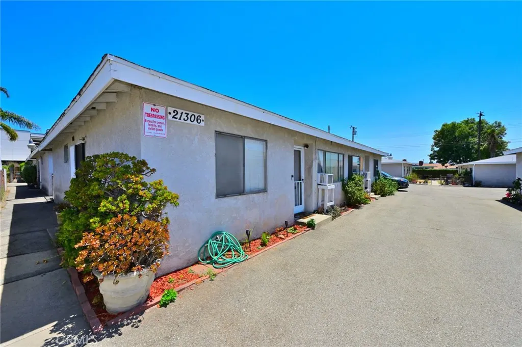 21306 E Arrow