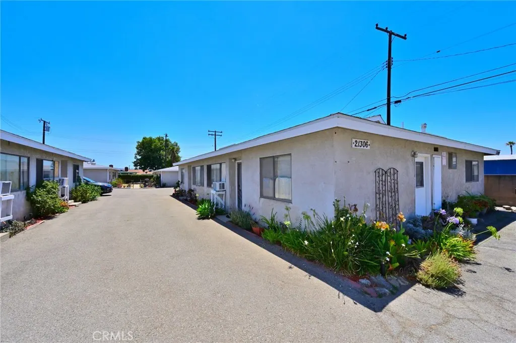 21306 E Arrow