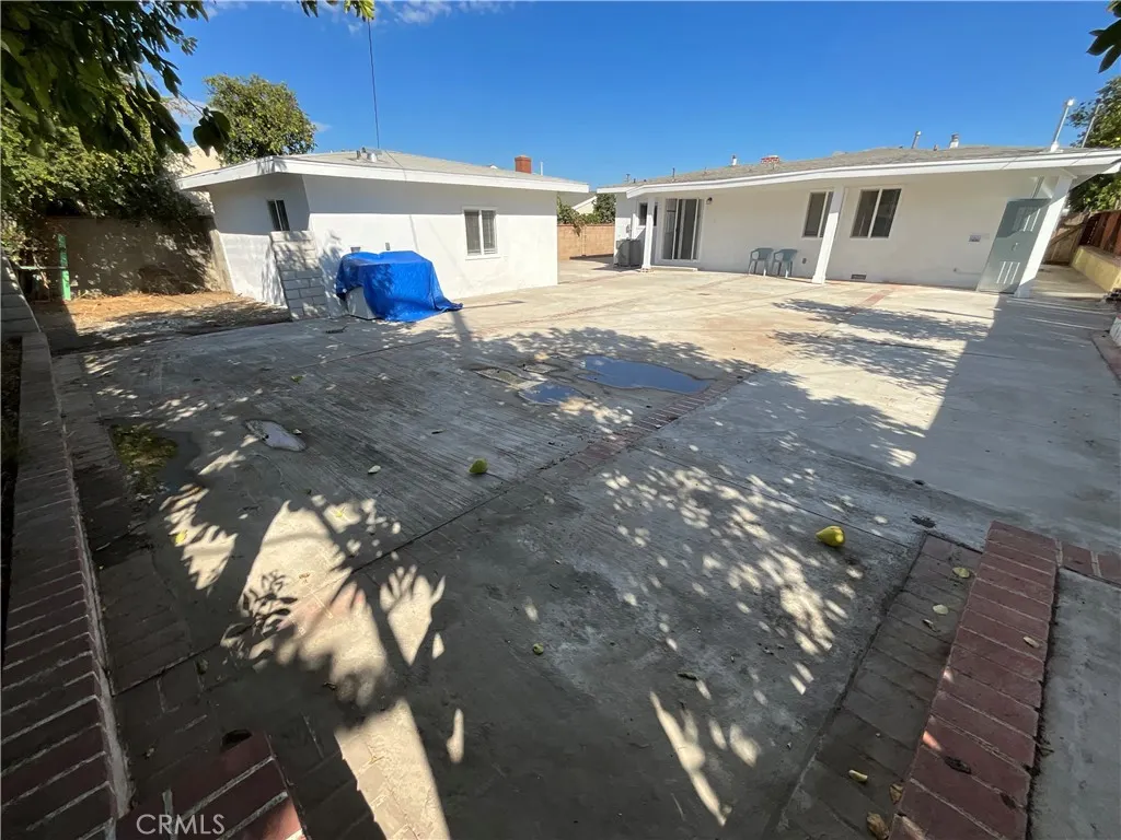 611 Santo Oro Avenue
