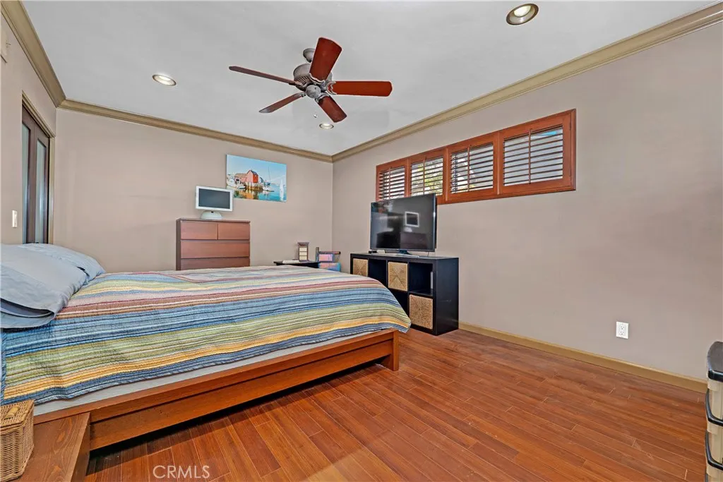434 E Carroll