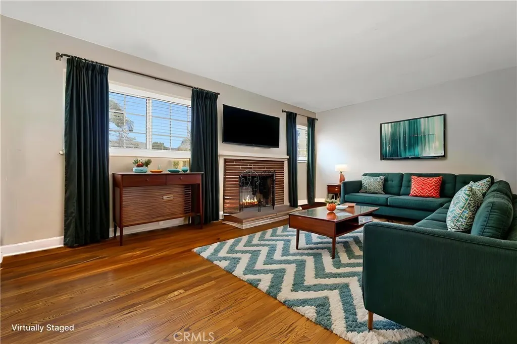 434 E Carroll