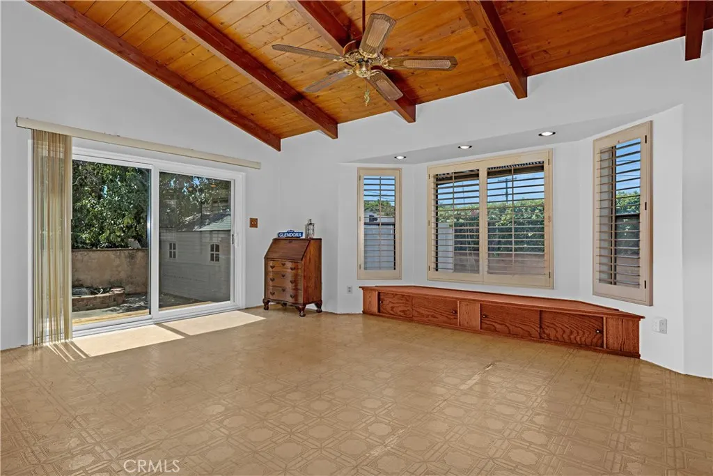 434 E Carroll