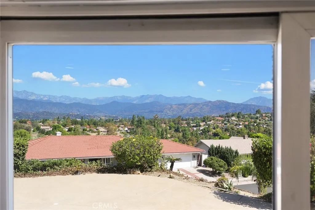 1250 Via Del Sol