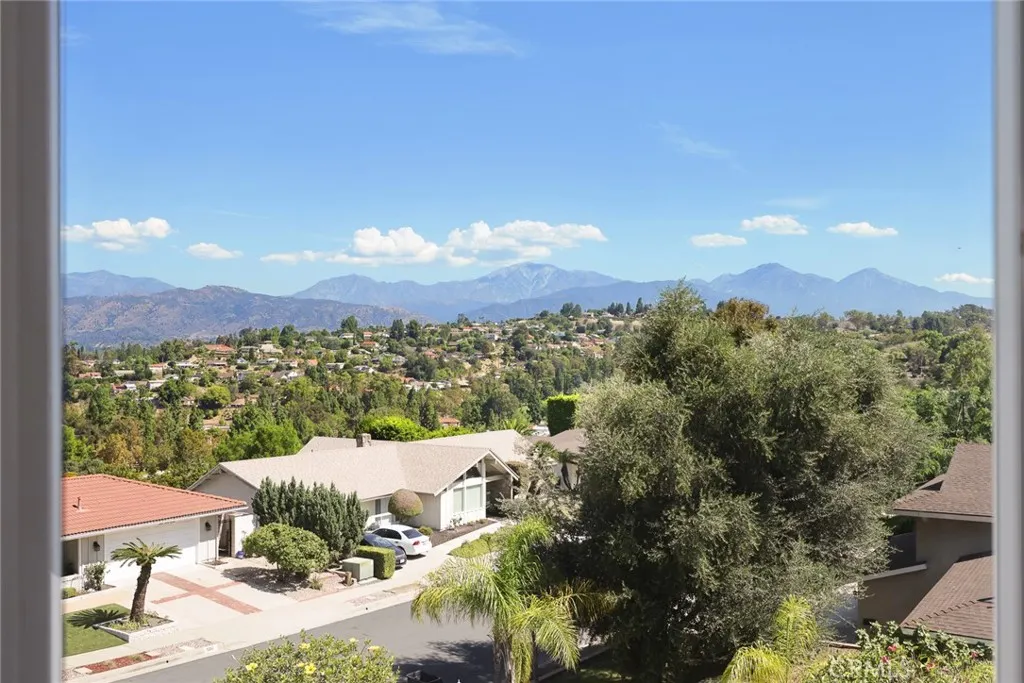 1250 Via Del Sol