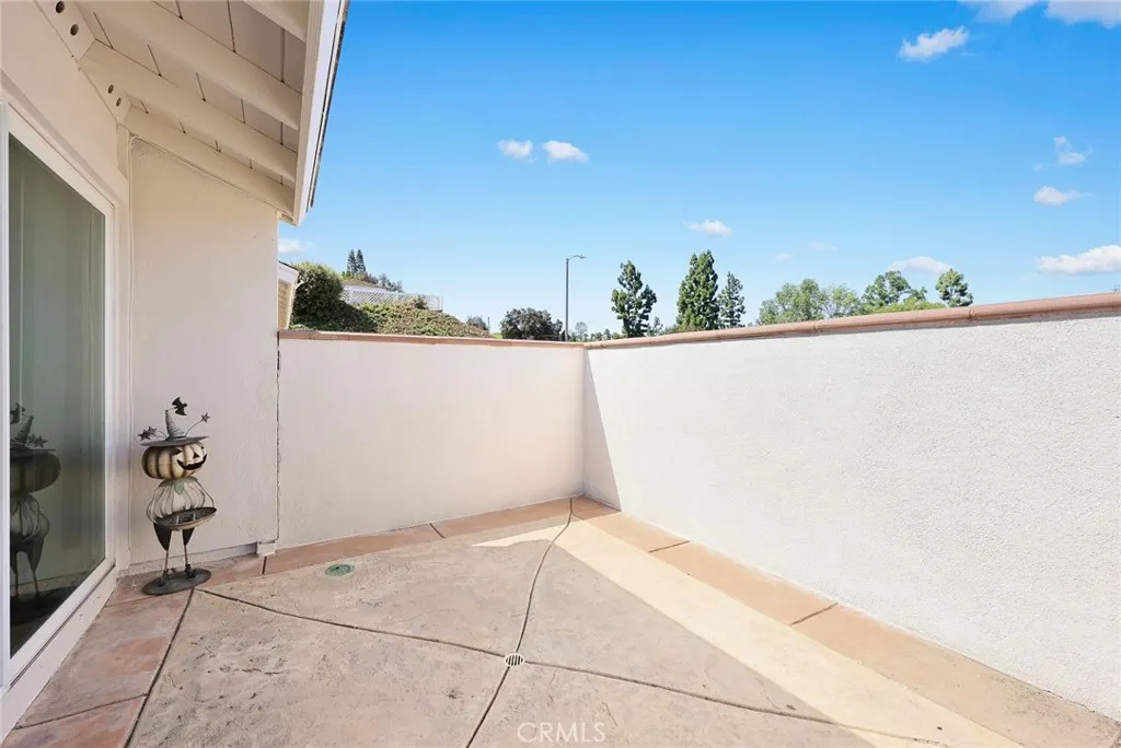 1250 Via Del Sol