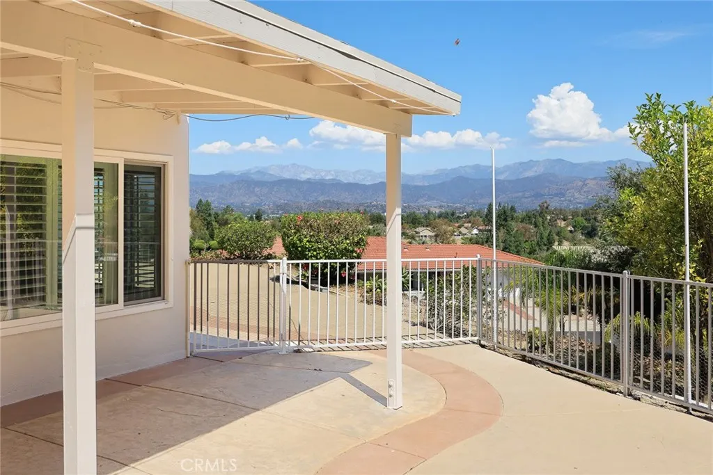 1250 Via Del Sol