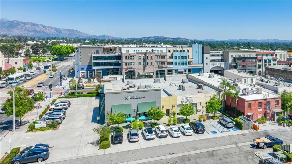 100 W Foothill