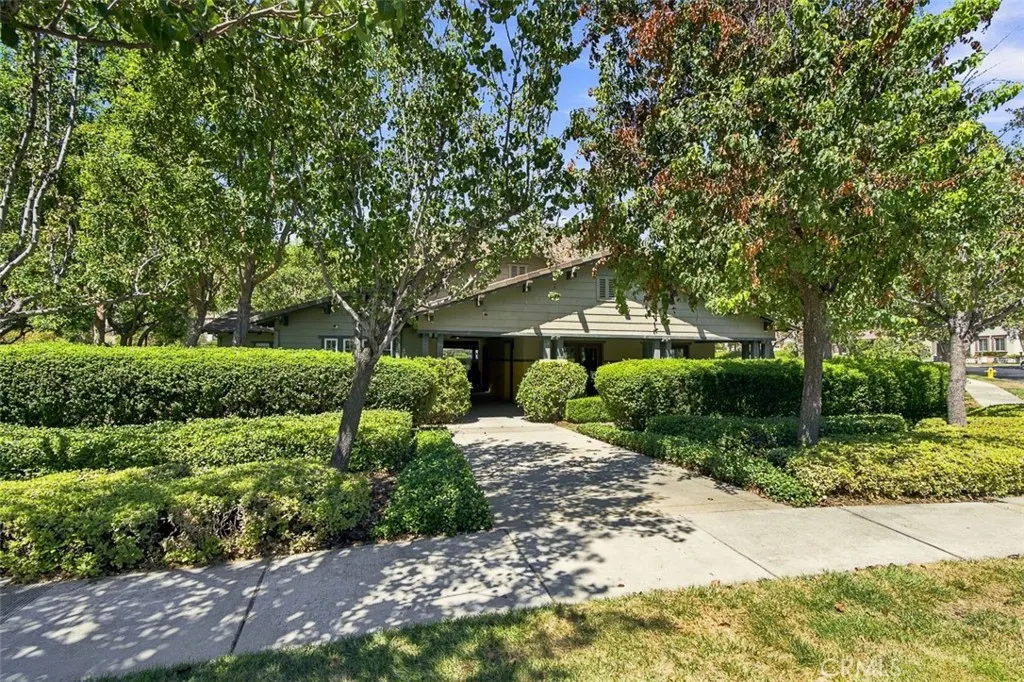 14 Poppyglen Court