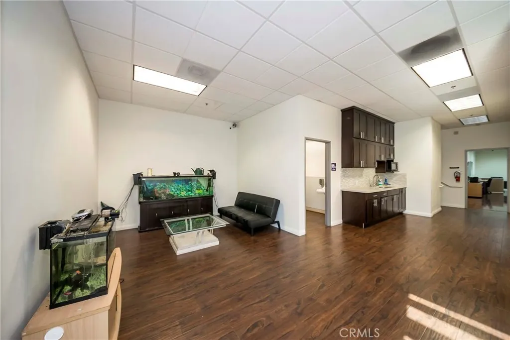 1613 W 2nd
