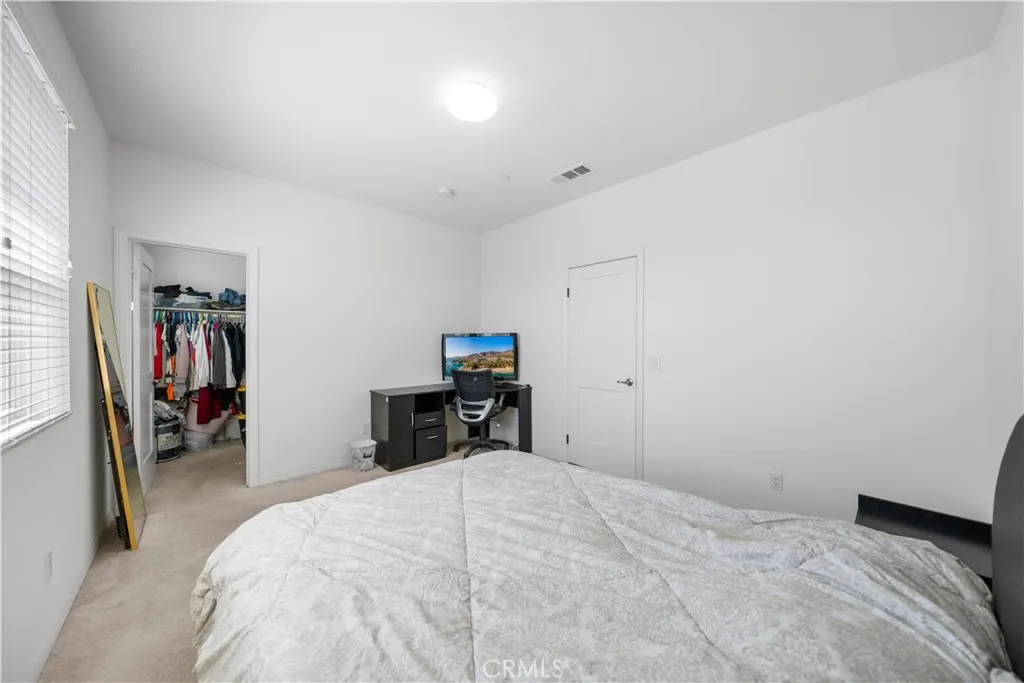 4846 S Wilson