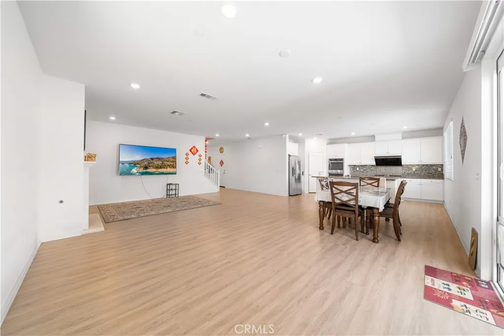 4846 S Wilson