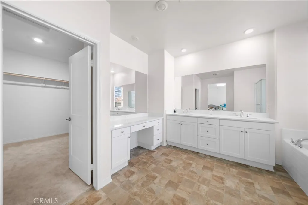 4846 S Wilson