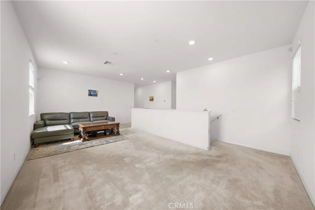 4846 S Wilson