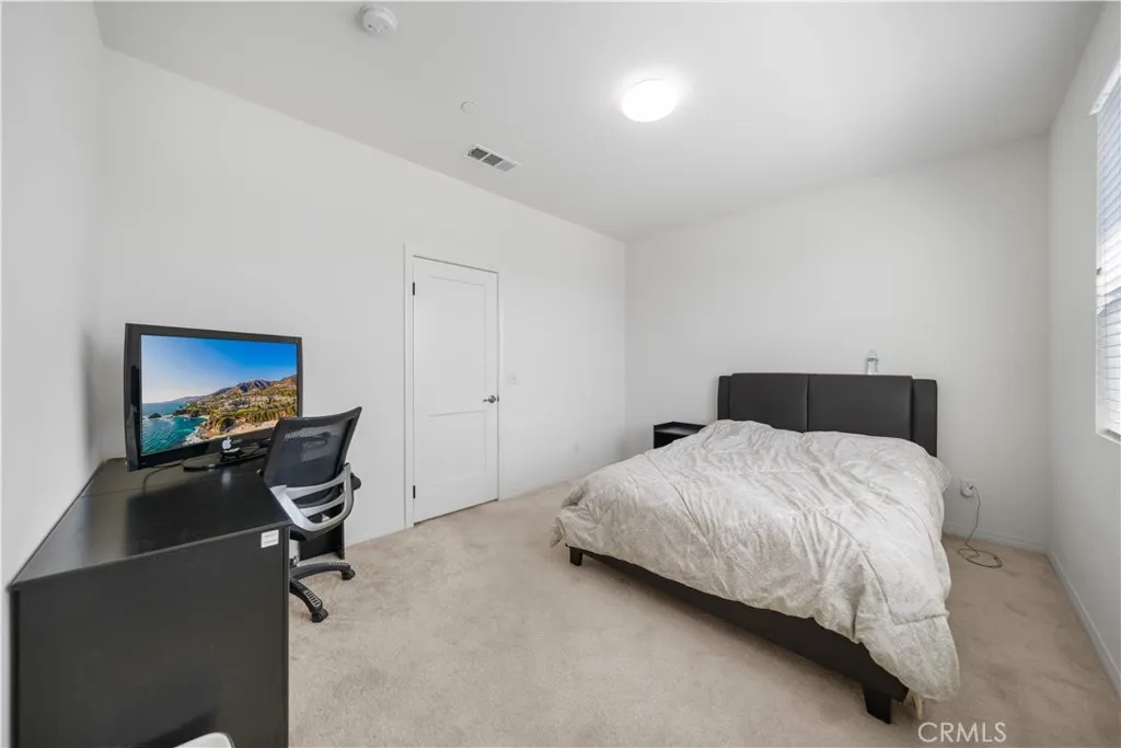 4846 S Wilson