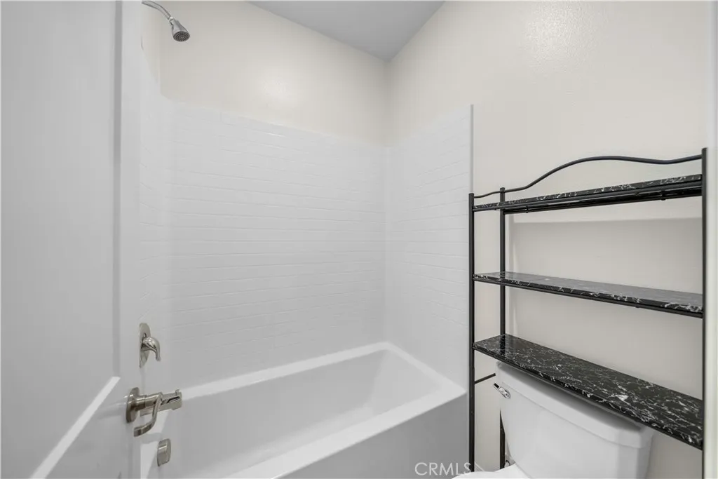 4846 S Wilson