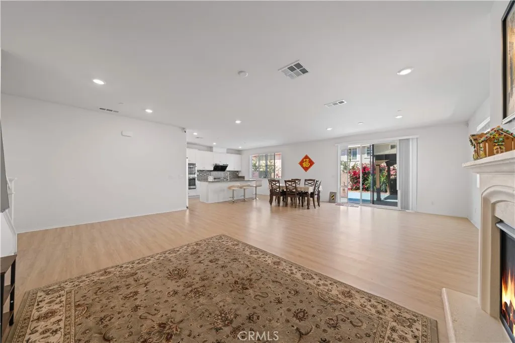 4846 S Wilson