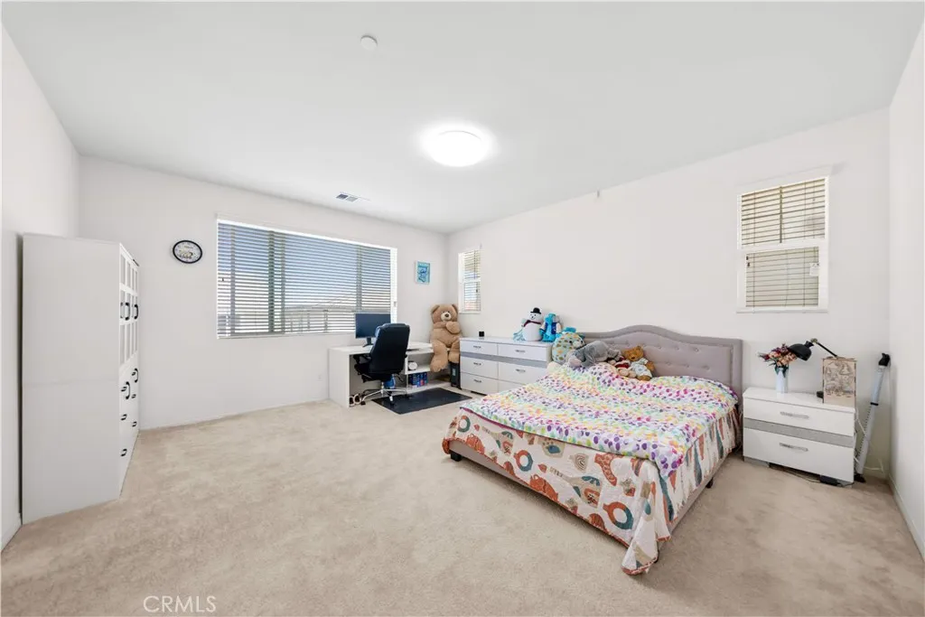 4846 S Wilson
