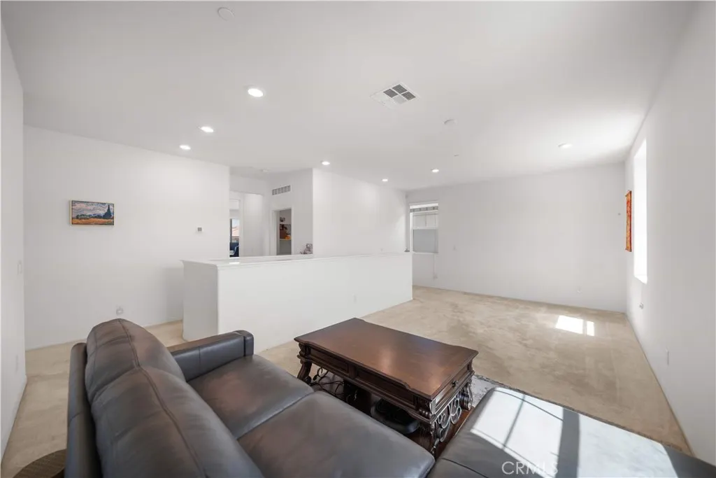 4846 S Wilson