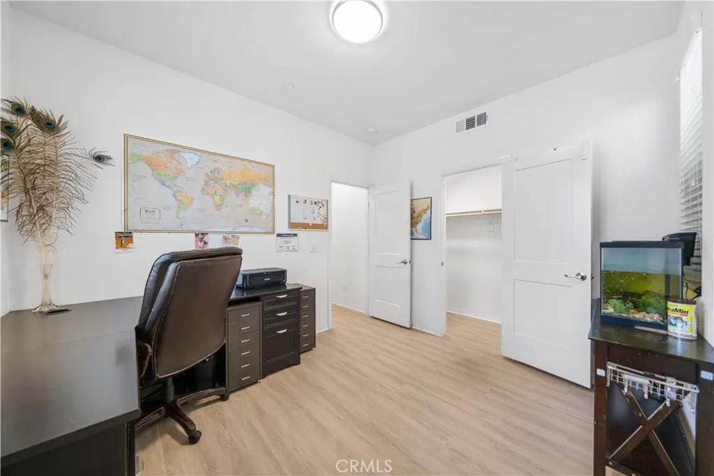4846 S Wilson