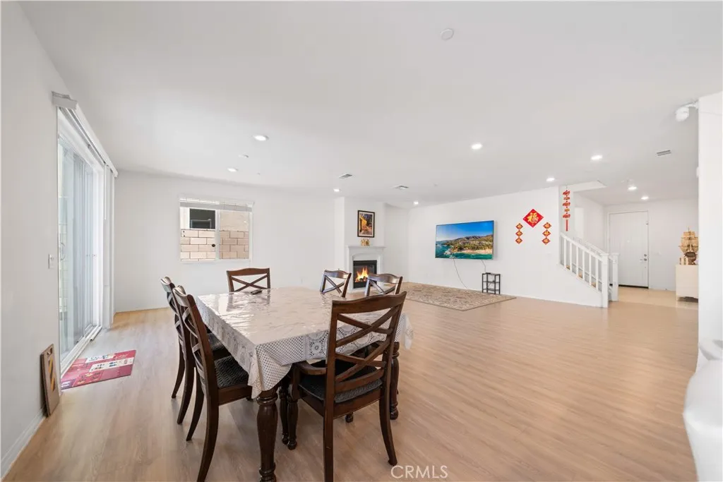 4846 S Wilson