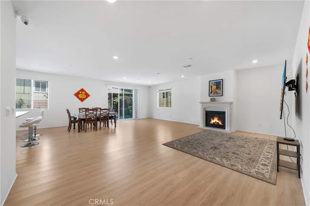 4846 S Wilson