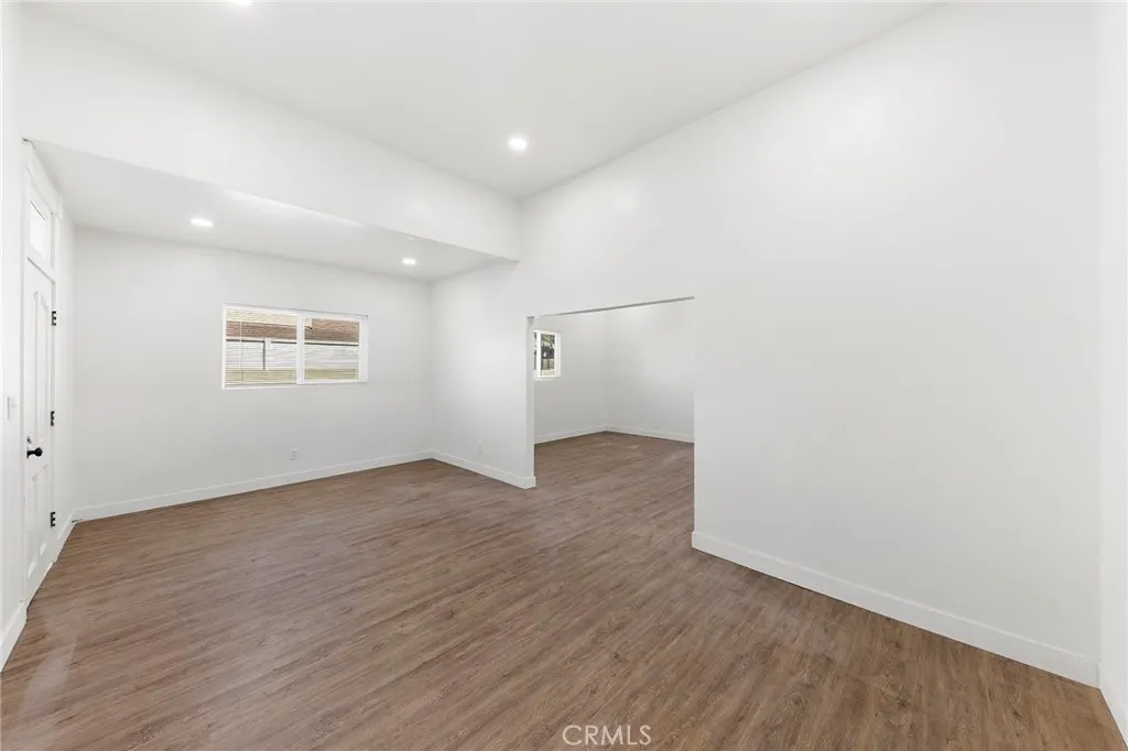 2060 E Cienega
