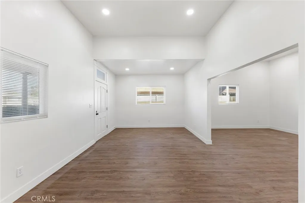 2060 E Cienega