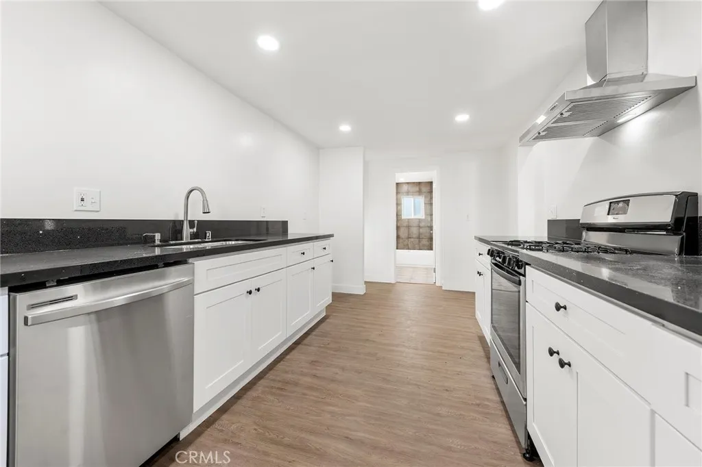 2060 E Cienega