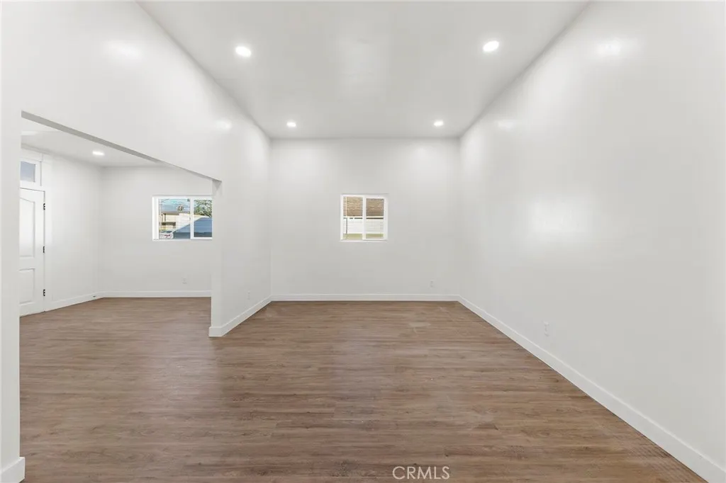 2060 E Cienega