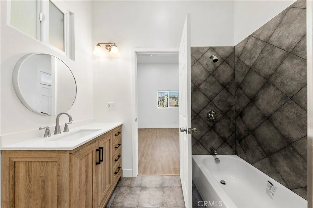 2060 E Cienega