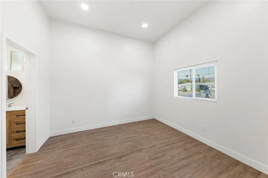 2060 E Cienega
