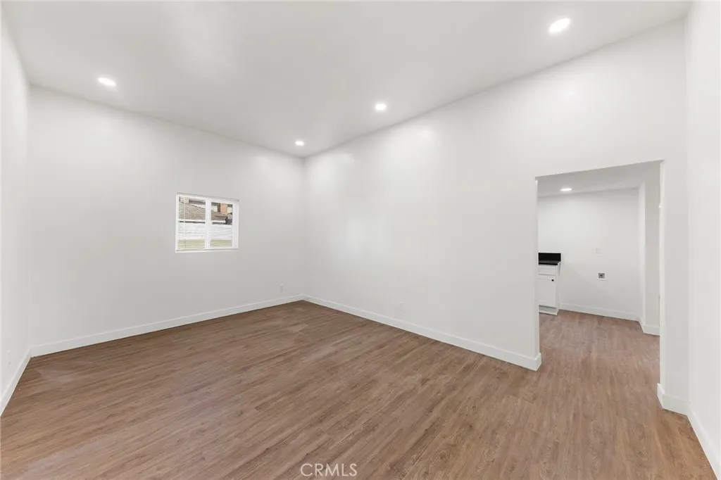 2060 E Cienega