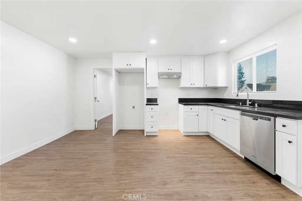 2060 E Cienega