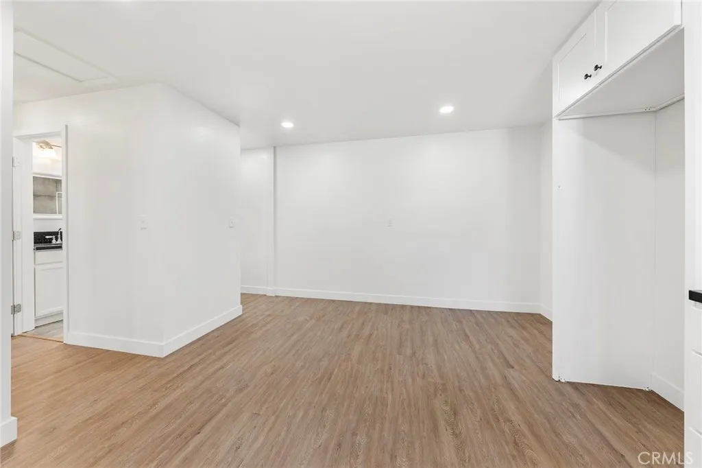 2060 E Cienega