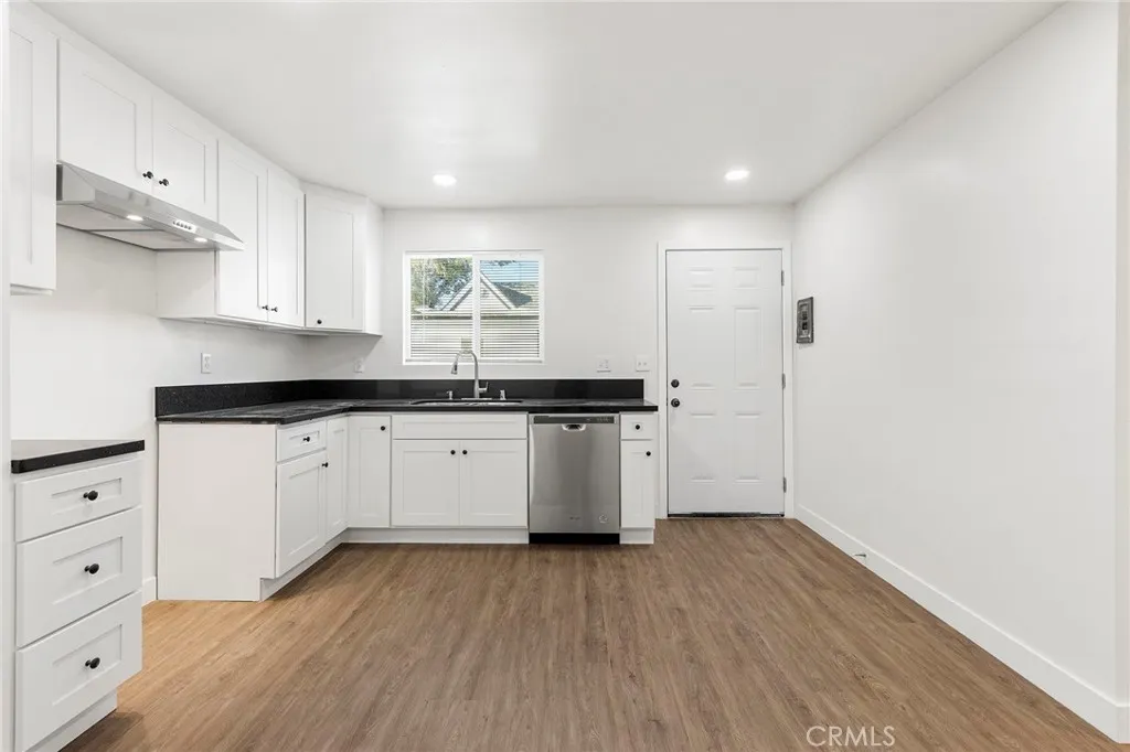 2060 E Cienega