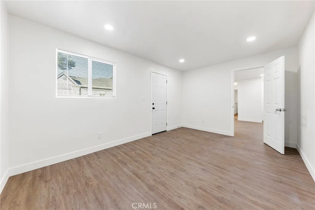 2060 E Cienega