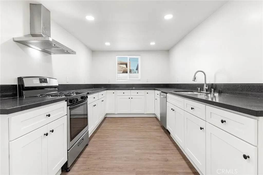 2060 E Cienega