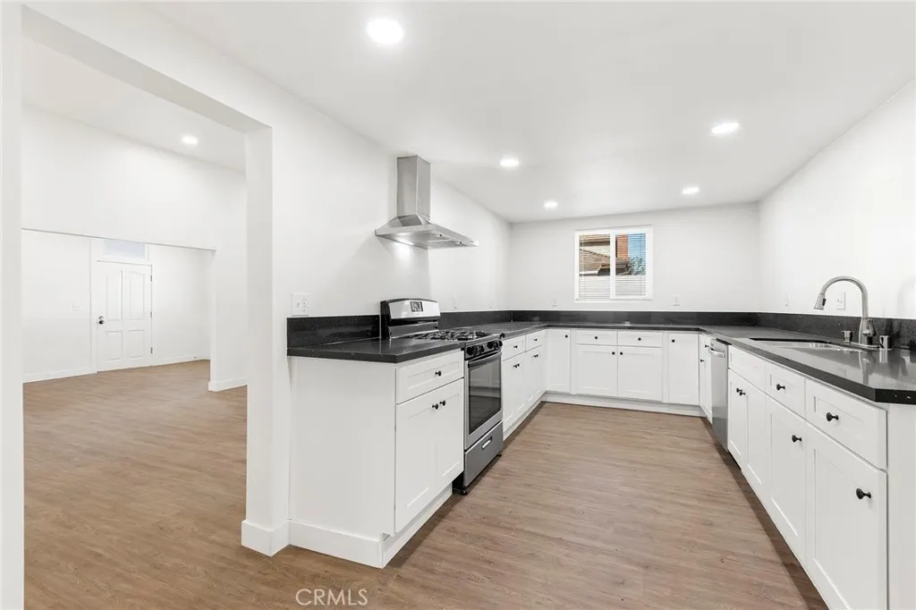 2060 E Cienega