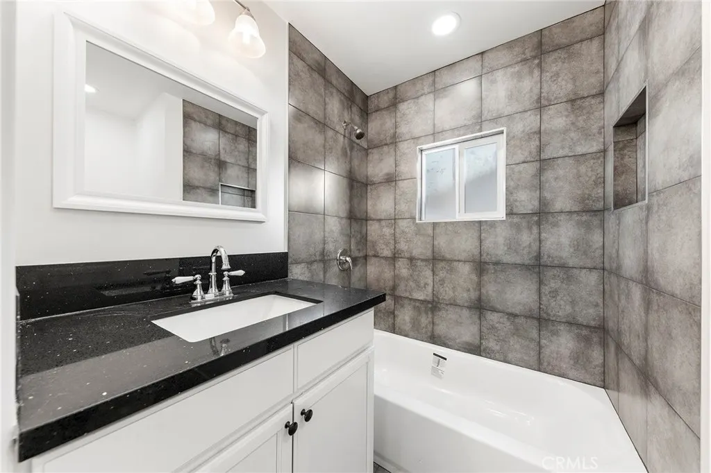 2060 E Cienega