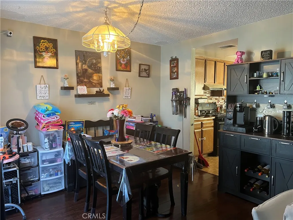 2421 S Reservoir