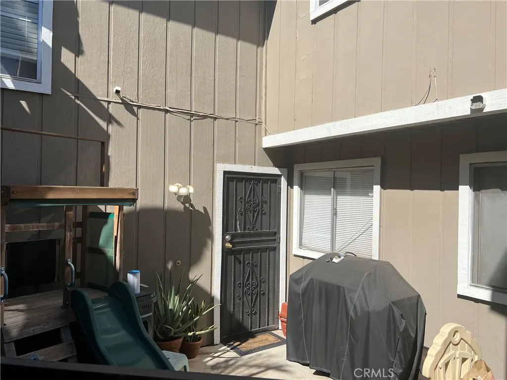 2421 S Reservoir