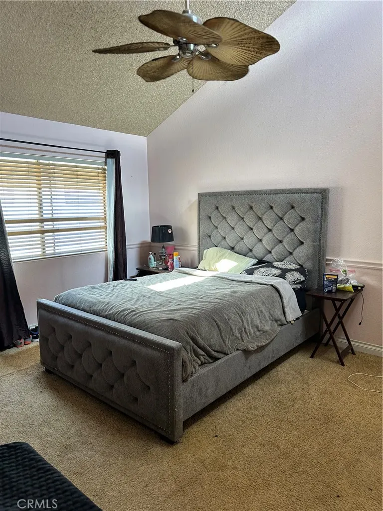 1806 N Vineyard