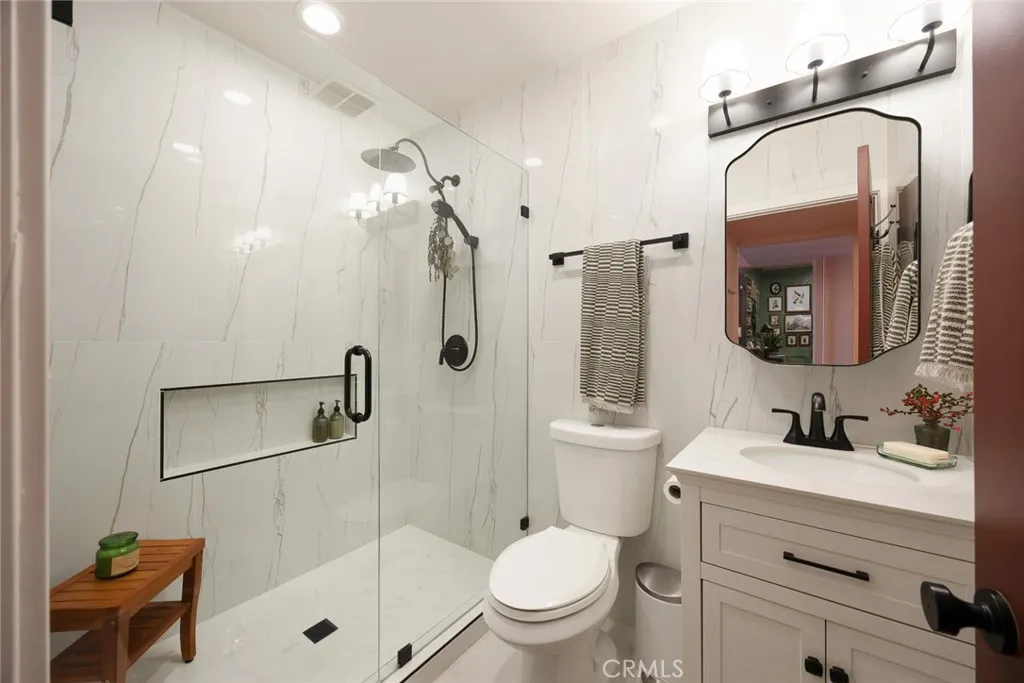 441 N Barranca