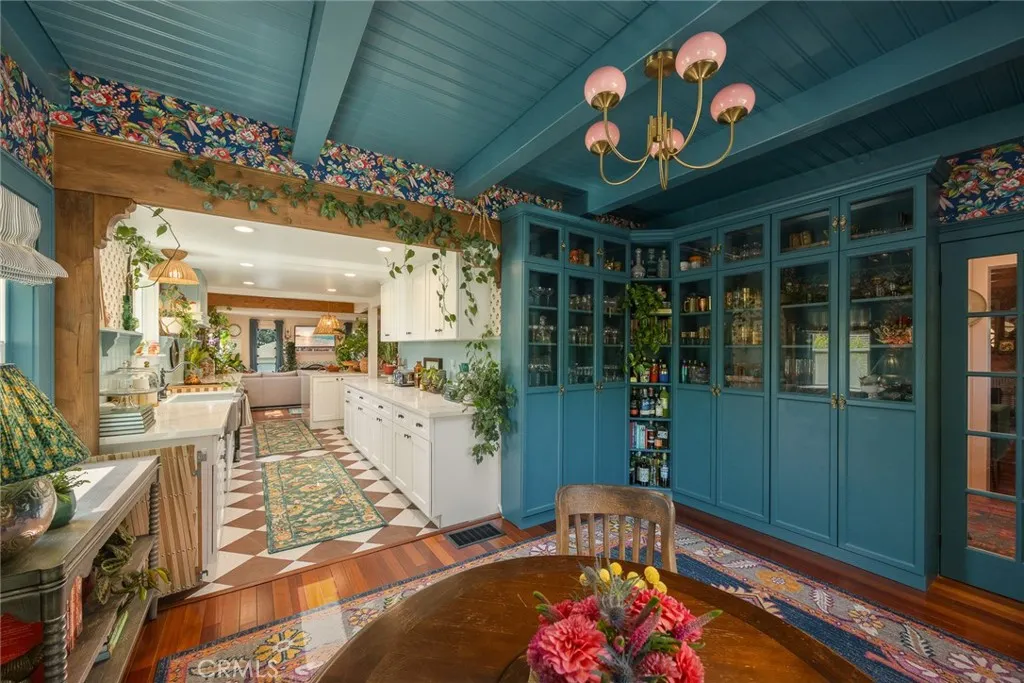 441 N Barranca