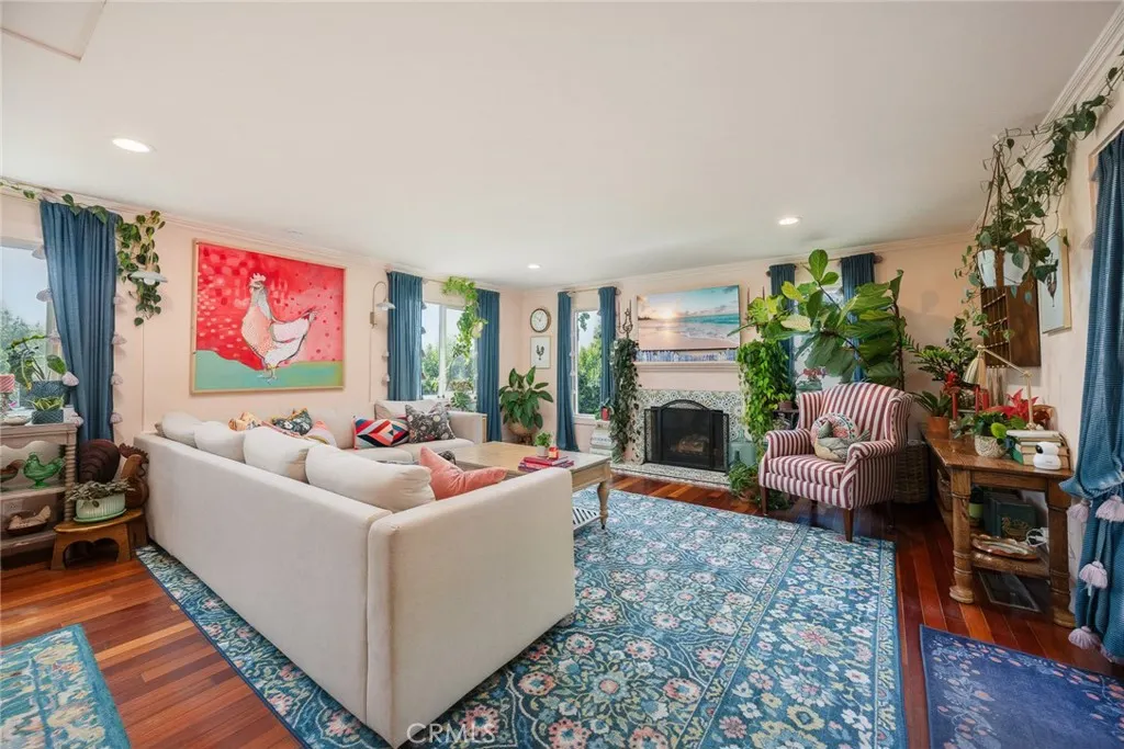 441 N Barranca