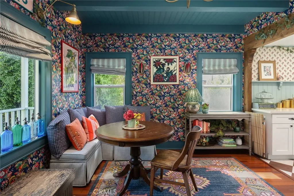 441 N Barranca