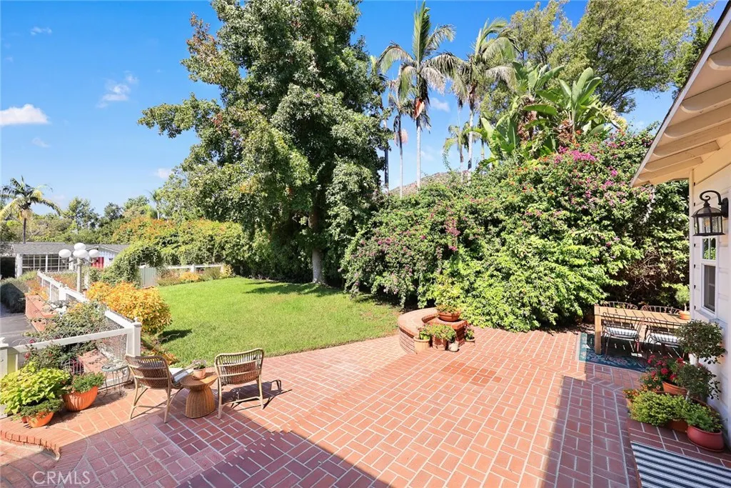 441 N Barranca